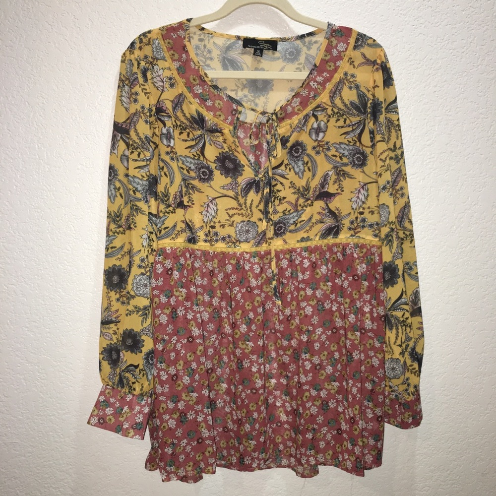 Beautiful Suzanne Bestro floral top